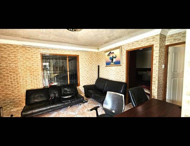 2 BEDROOM HOUSE FOR SALE IN MABOPANE UNIT M